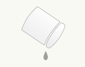 骨壺に溜まった水を抜く