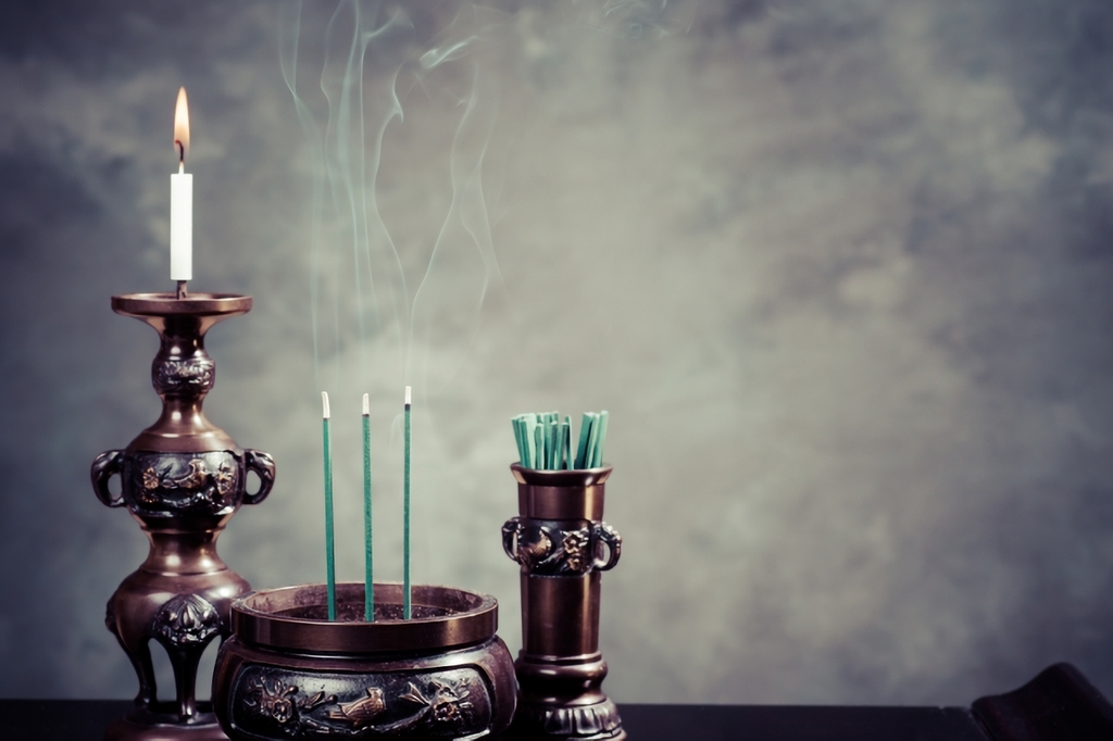 お線香のマナー　訪問時間や正しいお線香の上げ方など