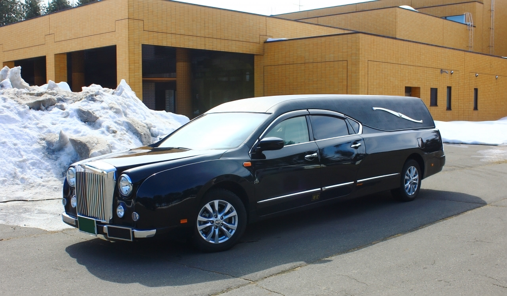 意外と知られていない霊柩車の種類や費用など